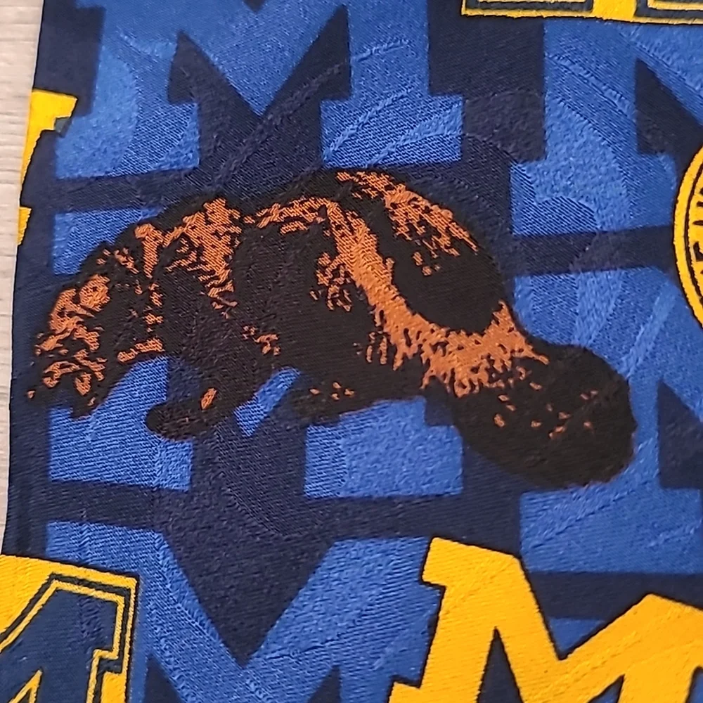 WOLVERINES Blue Gold University of Michigan‎ USA Pattern Mens Silk Tie VTG